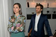 Julian (Onno Buß) tut es leid, dass Matilda (Anna-Katharina Fecher) bei Gerner weiterhin in der zweiten Reihe steht.