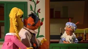 Bert und Ernie bei der von Finchen gespielten Frau Holle. Bert und Ernie bei der von Finchen gespielten Frau Holle.