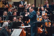 Die musikalische Leitung des Abends liegt in den Händen von Tugan Sokhiev.
