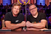 Rateteam-Kapitän Elton (r.) mit Schauspieler Henning Baum (l.).