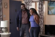 Ron (Bashir Salahuddin, l.); Sharon (Laci Mosley, r.)
