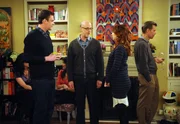 Ein ganz besondere Einweihungsparty: Lily (Alyson Hannigan, 2.v.r.), Marshall (Jason Segel, 2.v.l.) und Mickey (Chris Elliott, M.) ...