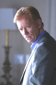 Der Hauptverdächtige in einem Mordfall genießt diplomatische Immunität und so werden Horatio (David Caruso) und seinen Leuten einige Stolpersteine in den Weg gelegt.