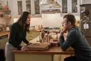 Nikki Batista (Dania Ramirez), Jason Grant (Scott Caan)