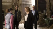 Lars (Ingo Naujoks) und Finn (Sven Martinek) begleiten Renate Willenberg (Kirsten Block) zu Luise (Greta Bohacek).