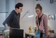 Niemand hat damit gerechnet, dass Heidi Gallos eines gewaltsamen Todes sterben würde. Auch nicht eine ihrer Pole-Fit-Tänzerinnen, Lilo Priess (Zoe Straub). Auch Aleks (Damyan Andreev) ermittelt mit in diesem Fall voller gekränkter Eitelkeiten.