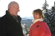 Alfons (Sepp Schauer, l.); Sabrina (Sarah Elena Timpe, r.)