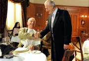 ARD STURM DER LIEBE FOLGE 1279, am Dienstag (12.04.11) um 15:10 Uhr im ERSTEN. Alfons (Sepp Schauer, r.) überredet Pachmeyer (Philipp Sonntag, l.), für Käthe einen Platz in der Senioren-Villa zu besorgen.