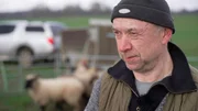 Schäfer Jens Kath - Der Schäfer macht sich nach mehreren Wolfs-Angriffen auf seine Tiere Sorgen um das Überleben seines Familienbetriebs.