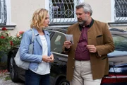Wenn es den Kommissaren Winter (Vanessa Eckart, l.) und Stadler (Dieter Fischer, r.) gelingt herauszufinden, welcher der Autoschlüssel zur Tatzeit verwendet wurde, werden die Fingerabdrücke sie auf die Spur des Täters bringen.