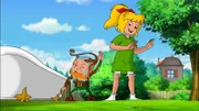Bibi staunt nicht schlecht, als der irische Kobold Hush Hush plötzlich aus dem Briefkasten auftaucht.