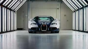 Der Bugatti Veyron besitzt einen Motor mit 1.001 PS, erreicht eine Höchstgeschwindigkeit von mehr als 400 km/h, und beschleunigt von 0 auf 100 in weniger als drei Sekunden.