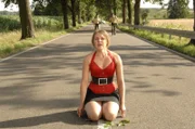 Katja (Karolina Lodyga) begreift, dass es ein Fehler gewesen ist, mit Gerrit fliehen zu wollen und stellt sich der Polizei.