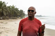 Enslaved - Auf den Spuren des Sklavenhandels EP Samuel L. Jackson on the beach outside Fort Amsterdam in Ghana.Enslaved - Auf den Spuren des Sklavenhandels EP Samuel L. Jackson on the beach outside Fort Amsterdam in Ghana.