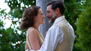 Alice Mays-Smith (Olivia Morris) und Carlo Albani (Daniele Pecci)
