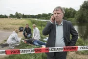 v.l.n.r.: Ina Zimmermann (Melanie Marschke), Jan Maybach (Marco Girnth), Dr. Rossi (Anna Stieblich), Hajo Trautzschke (Andreas Schmidt-Schaller), Komparsen.