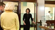 Jane (Heléne York) und Virginia Johnson (Lizzy Caplan)