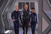 "Magic to Make the Sanest Man Go Mad" -- Episode 107 -- Pictured (l-r): Anthony Rapp as Lieutenant Paul Stamets; Rainn Wilson as Harry Mudd; Sonequa Martin-Green as First Officer Michael Burnham; of the CBS All Access series STAR TREK: DISCOVERY.