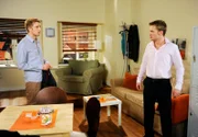 ARD ROTE ROSEN FOLGE 1442, am Donnerstag um 14:10 Uhr im ERSTEN. Robin (Niklas Osterloh, r.) fühlt sich von allen verraten (mit Tobias Rosen, l.).