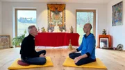 Meditation kann neue Einsichten ins Ich ermöglichen. Ingolf Baur und Lama Tilmann Lhündrup