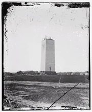 Ein Blick auf das unvollendete Washington Monument. Washington Monument Stump von Matthew Brady, ca. 1860.