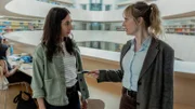 ARD Degeto TATORT: RAPUNZEL, am Sonntag um 20:15 Uhr und um 00:00 Uhr im ERSTEN. Kommt das gut, wenn Isabelle Tessa ihr Auto überlässt? Carol Schuler als Kommissarin Tess Ott und Anna Pieri Zuercher als Kommissarin Isabelle Grandjean.