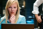 Kelli Giddish als Detective Amanda Rollins