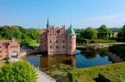 Ein Schloss wie aus einem Märchen von Hans Christian Andersen – die imposante Wasserburg Egeskov ist einer der Besuchermagneten Fünens.