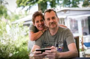 Susanne und Christian können im Urlaub einfach nicht faulenzen. Bei den beiden Dauercampern ist auf der Parzelle ständig was los.