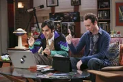 "The Big Bang Theory", "Ostereier im Juni." Nachdem Amy Sheldon auf die logischen Fehler in seinem Lieblingsfilm 'Jäger des verlorenen Schatzes' aufmerksam gemacht hat, sinnt dieser auf Rache. Er möchte unbedingt etwas schlecht machen, das ihr wichtig ist. Das ist allerdings gar nicht so leicht zu finden. In der Zwischenzeit hat Penny das Buch von Leonards Mutter gelesen. Das ist diesem aber überhaupt nicht recht. Als Penny deshalb ein schlechtes Gewissen hat, nutzt Leonard das schamlos aus.Im Bild (v.li.): Kunal Nayyar (Rajesh Koothrappali), Kevin Sussman (Stuart).