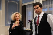 Natascha (Melanie Wiegmann, l.); Konstantin (Moritz Tittel, r.)