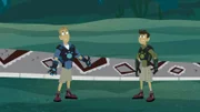 Chris (li) und Martin lernen die höflichsten Schlangen der Welt kennen.