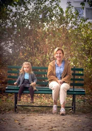 Kleine Klara (Emilia Oberschewen), Klara Sonntag (Mariele Millowitsch).