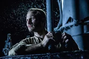 Eine dramatische Nachstellung zeigt den Bootsführer Joseph McGrievy (Chris Kuriata) bei seiner Nachtwache an Bord der USS Seahorse. (Pacific Fleet II Productions Inc./Sean F. White)
