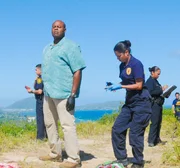 Nachdem mehrere Zivilisten von einer bewaffneten Drohne angegriffen wurden, muss das Team um Lou (Chi McBride, 2.v.l.) mit den Ermittlungen beginnen, um den Täter schnellstmöglich zu fassen ...