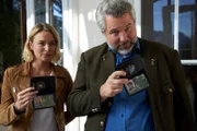 Kommissarin Eva Winter (Vanessa Eckart) und Kommissar Anton Stadler (Dieter Fischer) ermitteln im Umfeld des ermordeten Parfümeurs Herbert Graf.