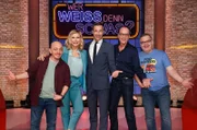 Moderator Kai Pflaume (M.) und seine Rateteam-Kapitäne Bernhard Hoëcker (l.) und Elton (r.) begrüßen in dieser Sendung die Schauspielerin Veronica Ferres (2.v.l.) und den Schauspieler Herbert Knaup (2.v.r.).