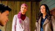(v.li.): Medalion Rahimi (Special Agent Fatima Namazi), Briana Marin (Special Agent Aliyah de León).