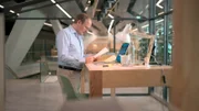 Günstige Preise - damit lockt Amazon seine Kund:innen. Reporter Jörg Hommer recherchiert, mit welch perfiden Methoden Amazon Händler:innen und Hersteller unter Druck setzt.