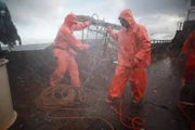 DCL ID:  15034_0548 Lo-Res ID:  15034_0548 CDROM Number:  DISCOVERY CDROM 1205 Rights Class:  Program Specific Promotion Rights Notice:  For Show Promo Only Network:  DSC Program Title:  DEADLIEST CATCH (SEASON 4) Description:  Time Bandit crew in action on deck.