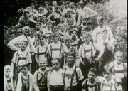 1969 ist Autor Georg Friedel auf den Spuren einer Volksschulklasse aus den 1920er Jahren - hier ein Klassenfoto von damals.