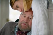 Ulrich Harmsen (Michael Mendl, l.) mit Tanja Sanftrieder (Katrin Heß, r.).