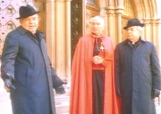 Pfarrer Dowling (Tom Bosley, l.) versteht die Welt nicht mehr ...