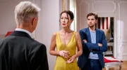 Henry (Elias Reichert, r.) macht sich Sorgen um seine Mutter Sophia (Krista Birkner, M., mit Martin Müller, l.) als er erfährt, was passiert ist.