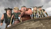 (V.li.) Gebannt verfolgen Rotzbakke, Astrid, Fischbein, Taffnuss und Raffnus das Duell der Drachen.