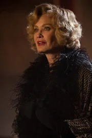 AMERICAN HORROR STORY: FREAK SHOW "Curtain Call" - Episode 413 --Pictured: Jessica Lange as Elsa Mars.