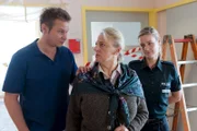 (v.l.n.r.) Dr. Philipp Haase (Fabian Harloff); Magdalena "Mäggy" Eder (Johanna Bittenbinder); Franzi Jung (Rhea Harder)