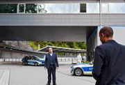 Der Mannschaftsarzt des Bobteams vom SV Königssee liegt erschlagen im Trainingscenter. Beissl und Jerry ermitteln an der Bobbahn.