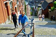 Björn Freitag (r) mit Jenny Rode beim Aufstieg der „Montagne de Bueren“ – 374 Treppenstufen.