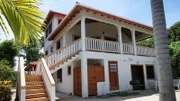 Seit 20 Jahren träumt Jessea von einem neuen Abenteuer. Endlich hat sie genug gespart. Sie verlässt Santa Barbara und sucht ein neues Zuhause auf der Halbinsel Placencia im Süden von Belize. Ihr Sohn und sein Freund begleiten sie auf der Suche nach einem Traumhaus am Strand mit einem Bootssteg und viel Platz für ihre Kunst.